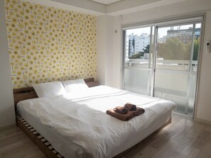 1 bedroom, Internet - 702-Yellow Flower Room｜4 ppl | Queen Beds ｜Golden Gai & Kabukicho|40㎡ (Kabukicho,Shinjuku-ku)