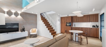 Coqoon 0202 - beautiful 1-bedroom apartment just steps from the sea.