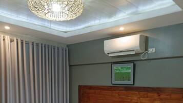 Standard Twin Room, Mountain View | Desk, laptop workspace, blackout curtains, iron/ironing board