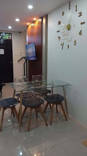 Dining - Exclusive Lukali Staycation in fantastic Tagbilaran City with swimming pool (Tagbilaran City)