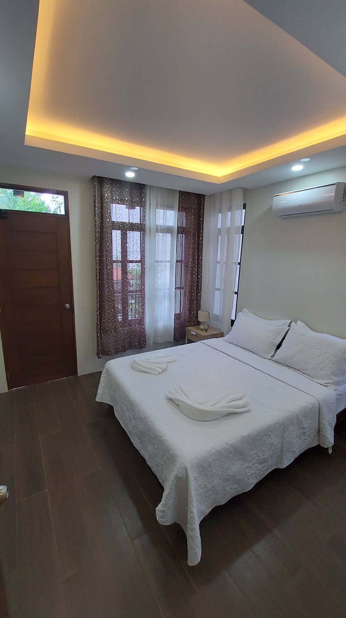 6 habitaciones, tabla de planchar con plancha, internet y ropa de cama 