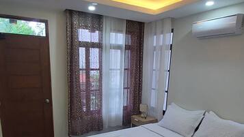 6 habitaciones, tabla de planchar con plancha, internet y ropa de cama