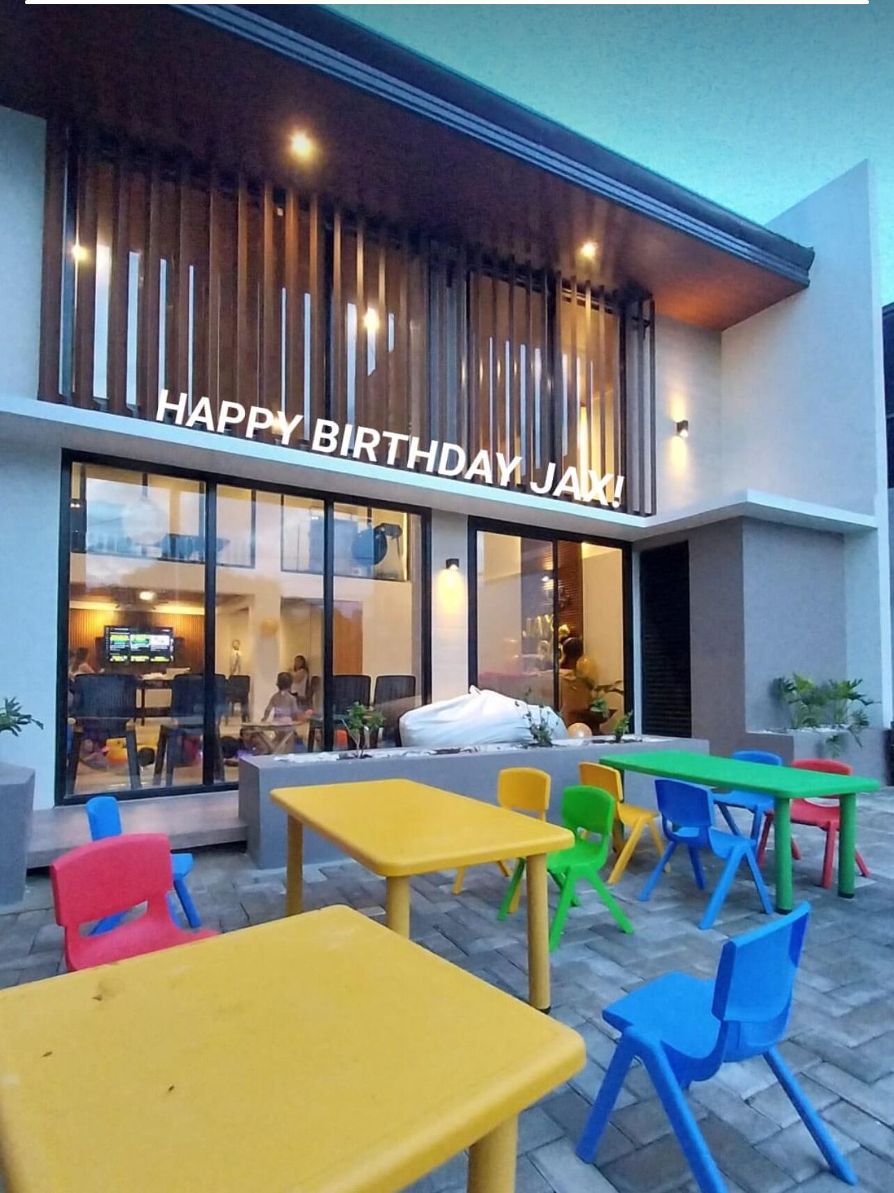 屋外ダイニングエリア