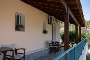 Outdoor dining - Agali Beach - Studio with Garden View in Chios (Marmaro)