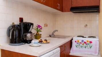 Plaque de cuisson, cafetière/bouilloire, bouilloire électrique