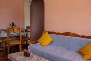 TV - Agali Beach - Sea View Apartment in Chios (Marmaro)