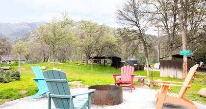 Deer Hollow Cabin - A family-friendly 3-bedroom cabin in charming Three Rivers