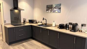 Refrigerador, microondas, horno y lavavajillas