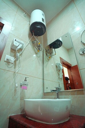 Family Room | Bathroom - Hotel Ganga Banquet And Restaurant (Prayagraj)
