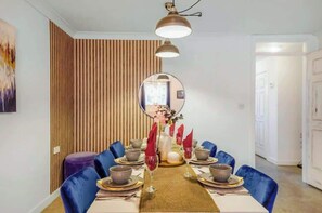 Dining - Perfect Booking | 3 Bed Home in Whitechapel (Greater London)