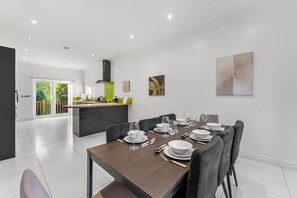 Dining - Perfect Booking | 4 Bed Home in Cheltenham (Gloucestershire)