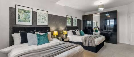 4 habitaciones, tabla de planchar con plancha, wifi y ropa de cama