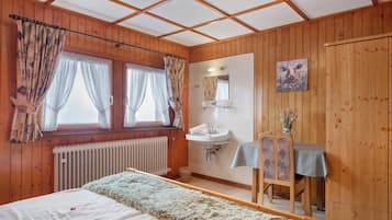 1 habitación, wifi y ropa de cama