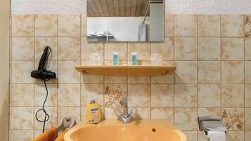 Douche, serviettes fournies