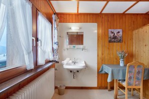 Een douche, handdoeken