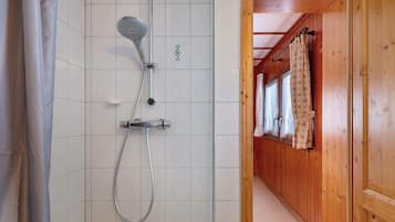 Douche, serviettes fournies