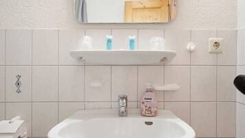 Douche, serviettes fournies