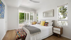 2 bedrooms, iron/ironing board, WiFi, bed sheets - 1/3 William Street Noosaville QLD 4566 (Noosaville)