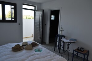 3 slaapkamers, een strijkplank/strijkijzer, wifi, beddengoed