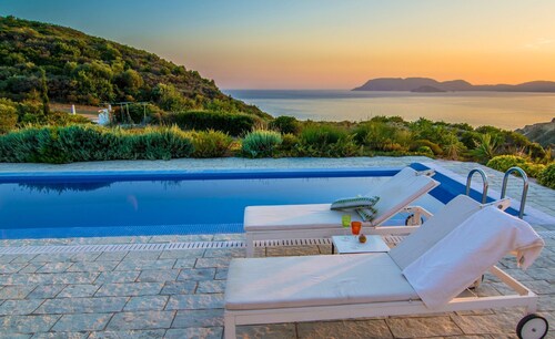 Villa Porto Mella – Sea View & Private Pool near Daphne Beach