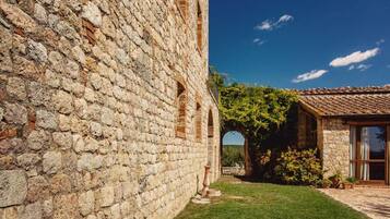 Villa, Air conditioning, Courtyard View | Property grounds