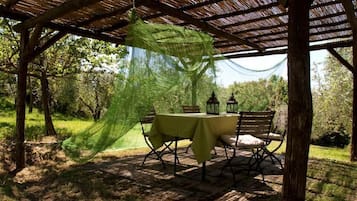 Villa, Air conditioning, Courtyard View | Outdoor dining