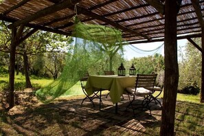 วิลล่า, เครื่องปรับอากาศ, วิวสวนหย่อม | รับประทานอาหารกลางแจ้ง