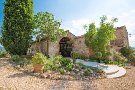 Villa, Air conditioning, Courtyard View | Exterior. Villa Montecastello