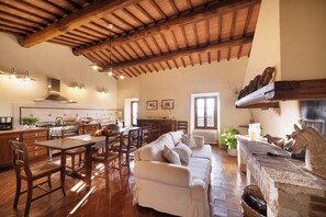 Interior - Villa Montecastello (Monteriggioni)