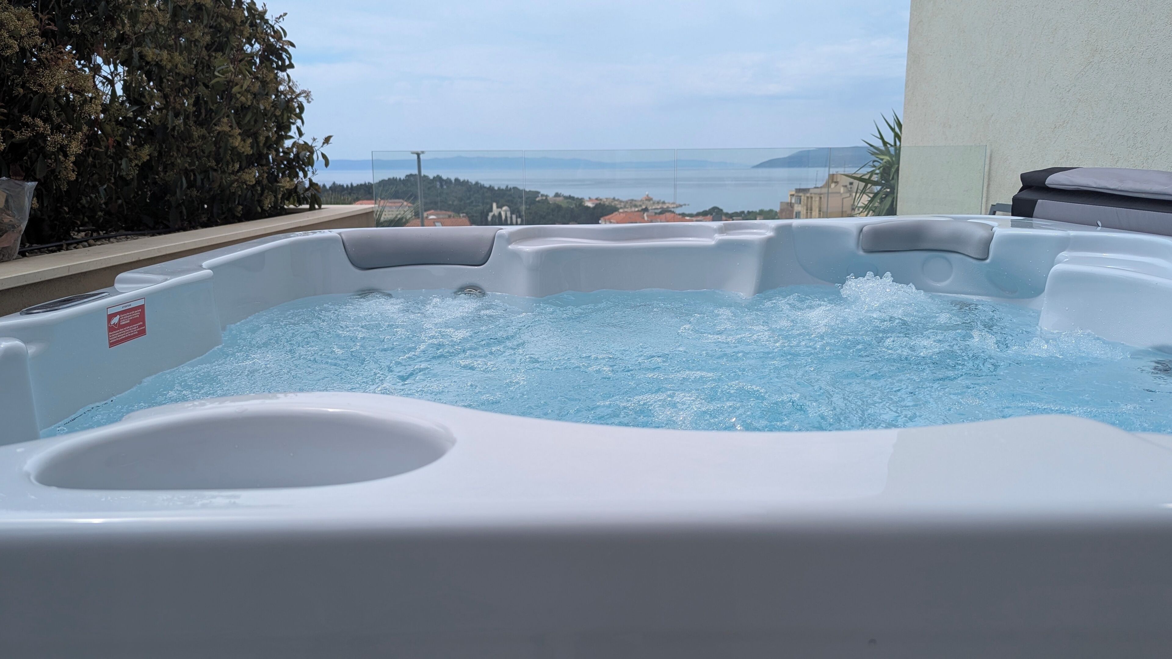 Bañera de hidromasaje al aire libre