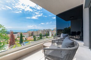 Property grounds - Luxury Adria – Entire Apt with Private Whirlpool, Sea View & Parking (Makarska)
