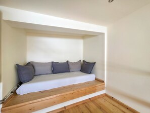 Interior - BLUE STAR Loft Apartment no.22 by SDR (Paralia)