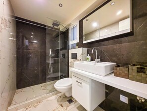 Hair dryer, towels, soap, toilet paper - BLUE STAR Loft Apartment no.22 by SDR (Paralia)