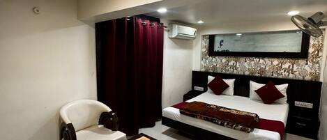 Superior Double Room, Balcony | In-room safe, desk, laptop workspace, iron/ironing board