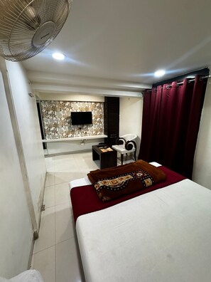 Superior Double Room, Balcony - HOTEL BANJARA (Bhopal)