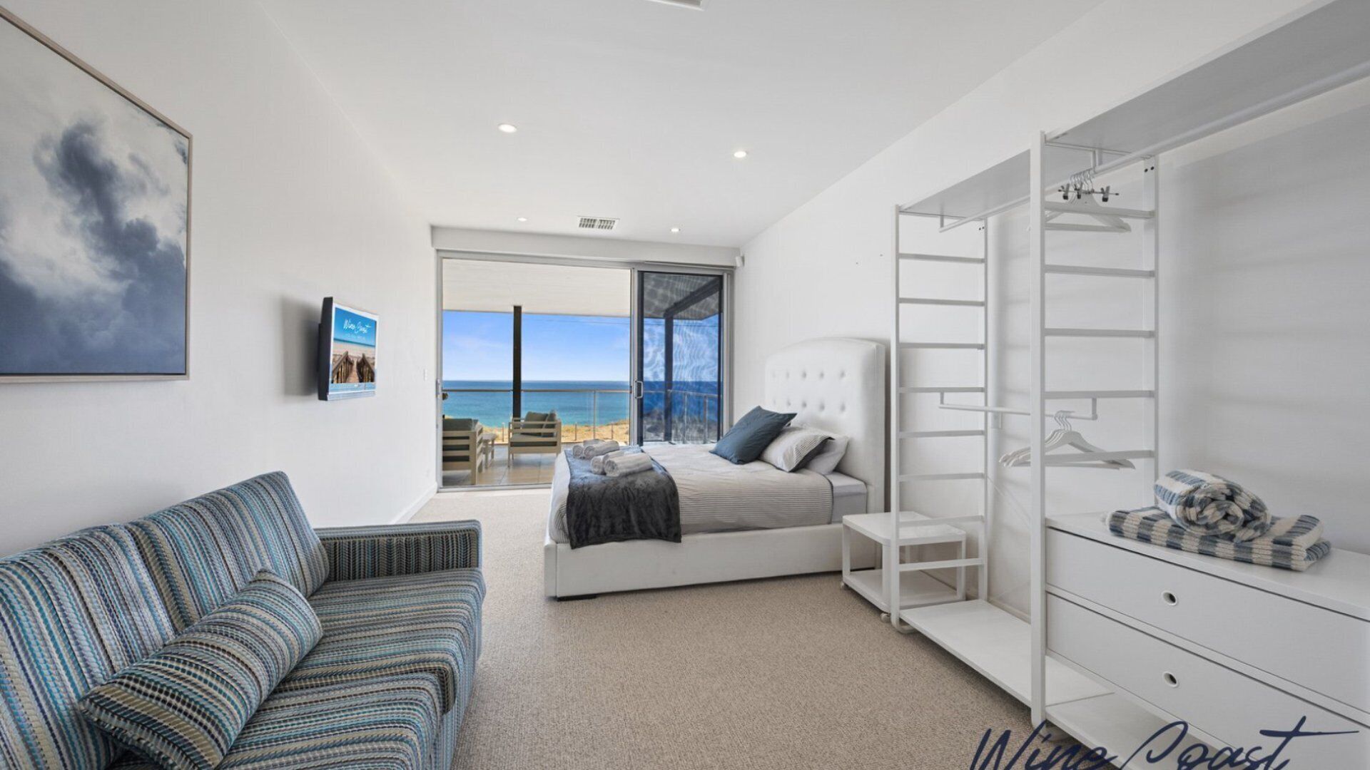 4 bedrooms, iron/ironing board, Internet, bed sheets