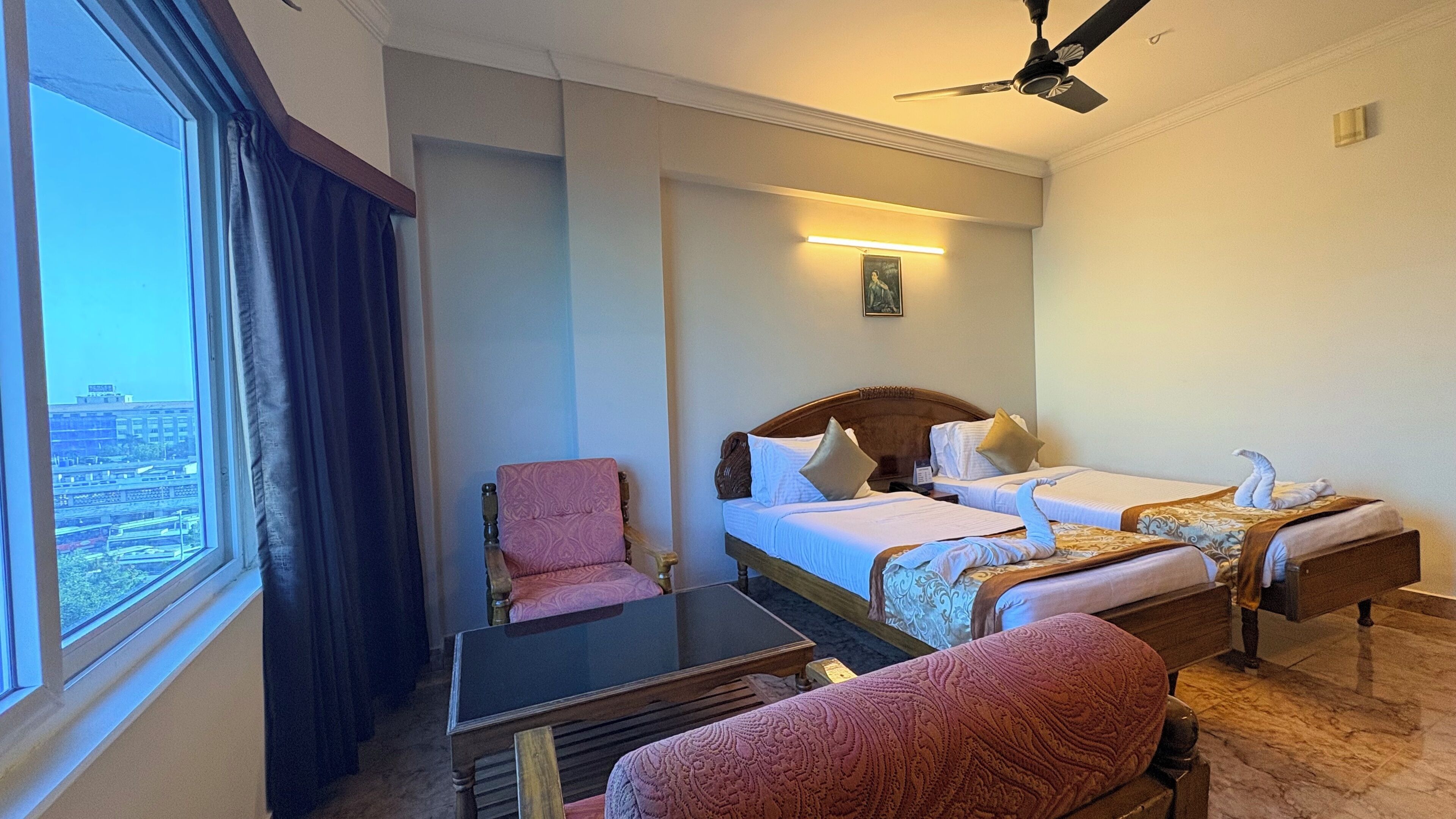 Executive Twin Room | Premium bedding, desk, laptop workspace, blackout drapes