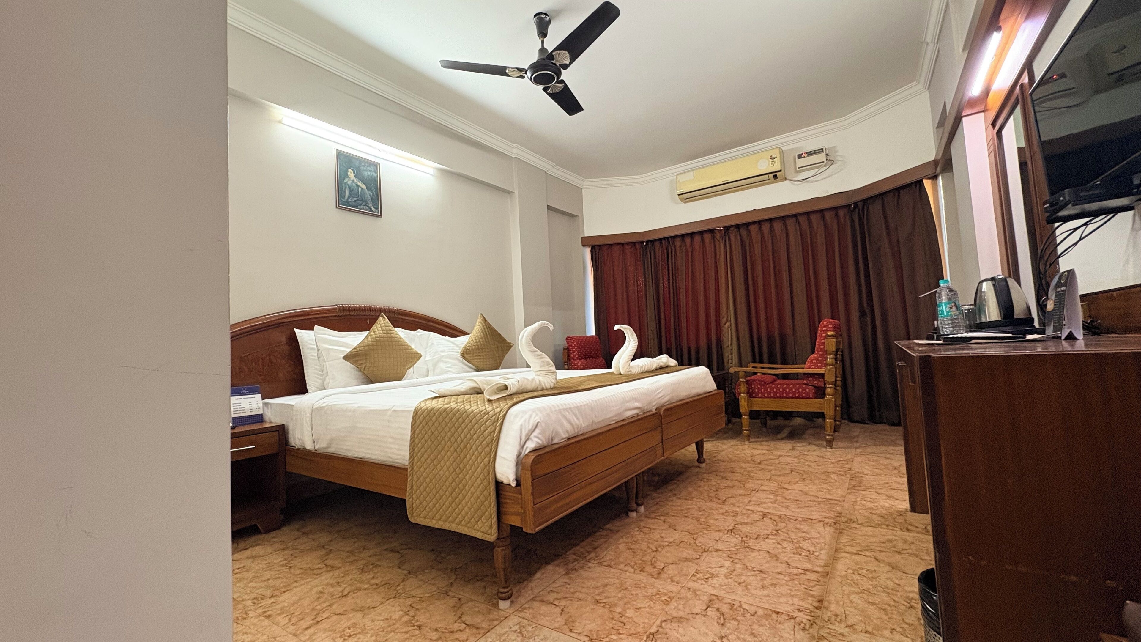Executive Double Room | Premium bedding, desk, laptop workspace, blackout drapes