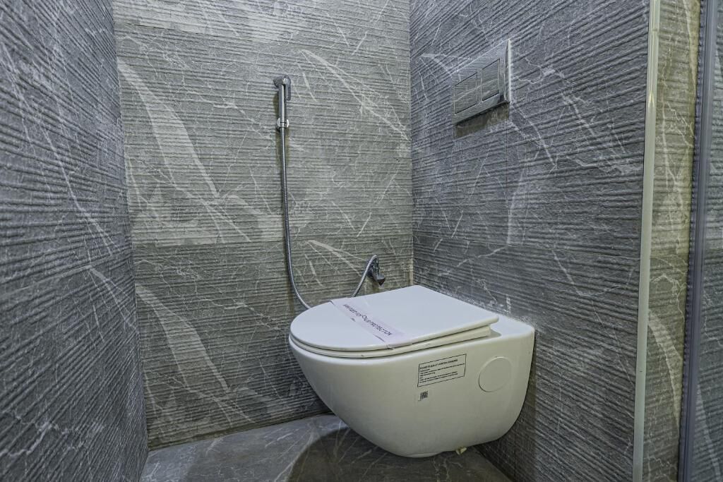 Executive Double Room | Bathroom | Shower, free toiletries, hair dryer, bidet