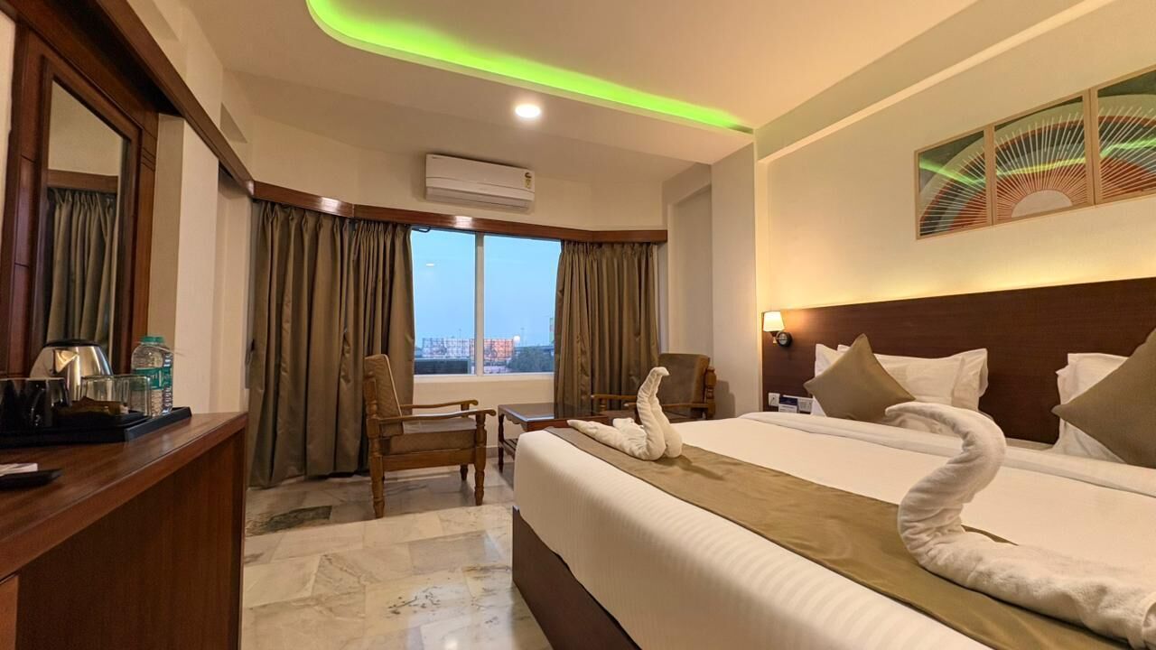 Superior Room | Premium bedding, desk, laptop workspace, blackout drapes