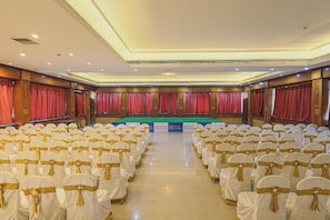 Business centre - Hotel Nivaara By VYDA (Tirupati)