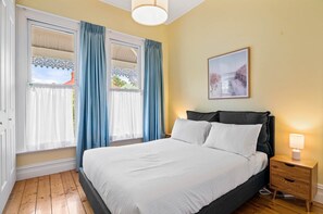 Iron/ironing board, WiFi, bed sheets - Renovated Victorian home with garden, Brunswick (Brunswick)