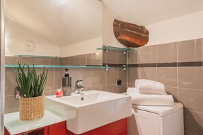 Apartment (3 Bedrooms) | Bathroom | Shower, bidet - Terrace Bellavista in Nesso (Nesso)