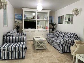 Living area - PARC ROYAN quiet location 4*, 3 bedrooms, garden, beach 1mn walk, July and August (Saint-Georges-de-Didonne)