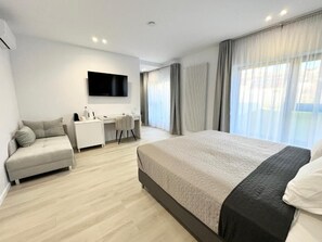 Deluxe Double Room, Garden View | Free minibar, free WiFi, bed sheets - AVA Urban Suites (Turda)