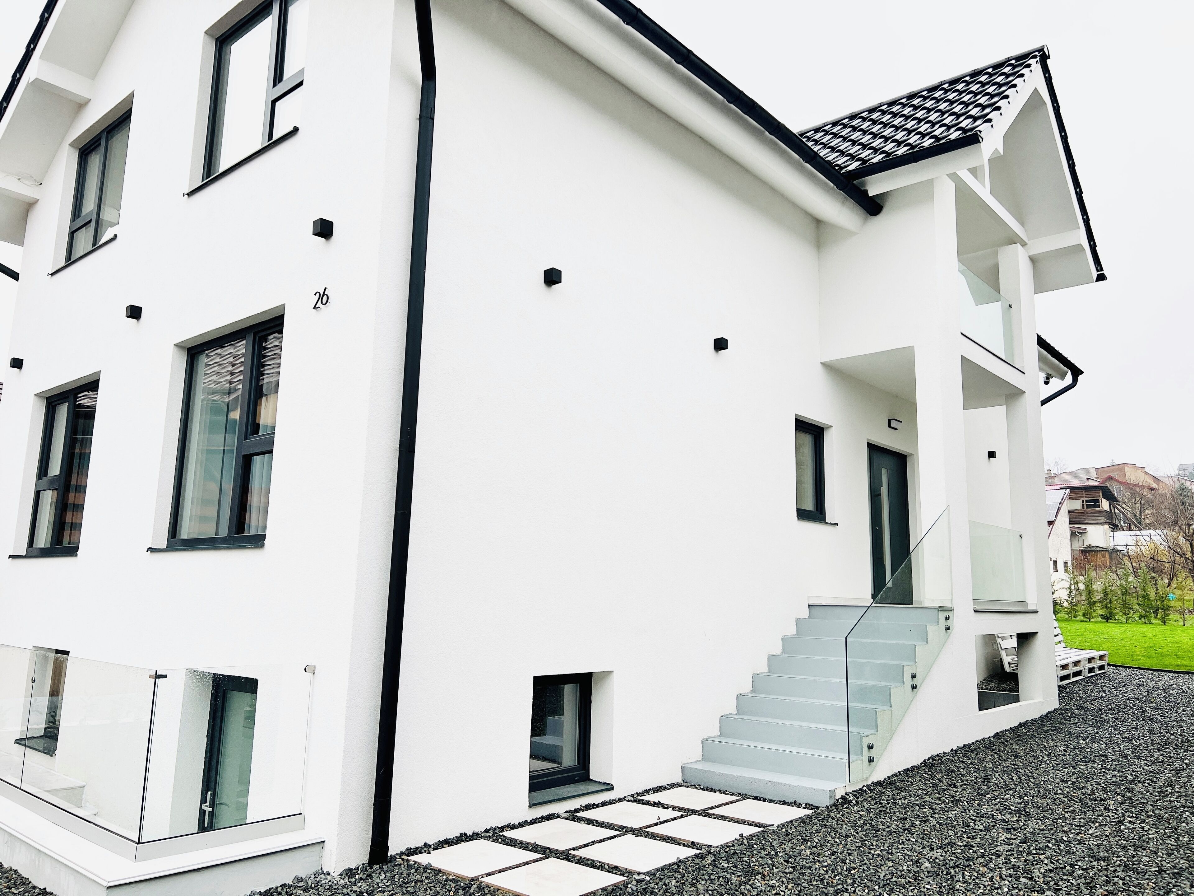 Vista frontal de la propiedad