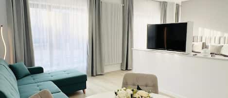 Deluxe Apartment, Courtyard View | Interior