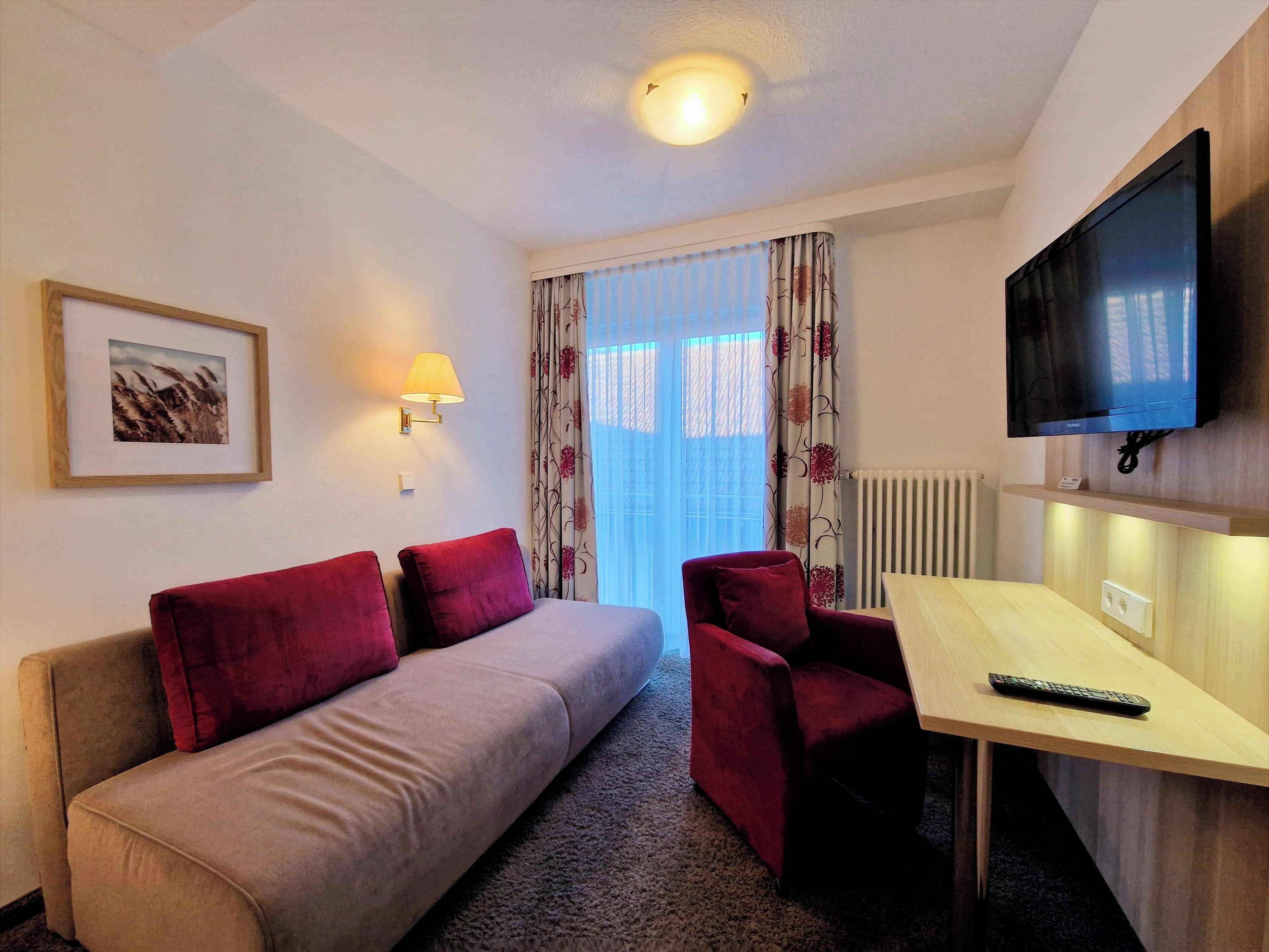 Ropa de cama hipoalergénica, escritorio, wifi gratis y ropa de cama 