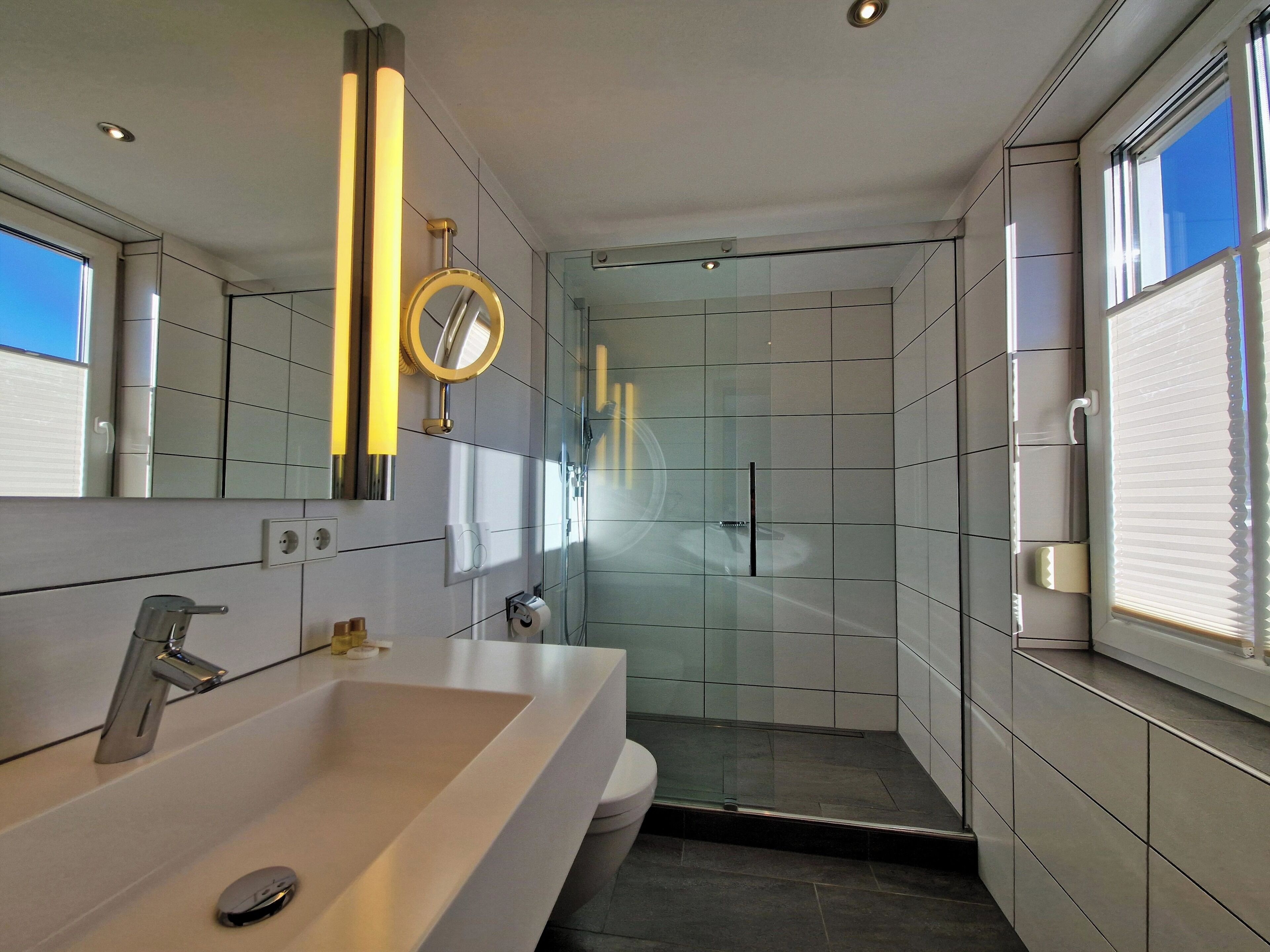 Economy Zimmer im Haupthaus | Badezimmer | Dusche, Haartrockner, Handtücher, Seife