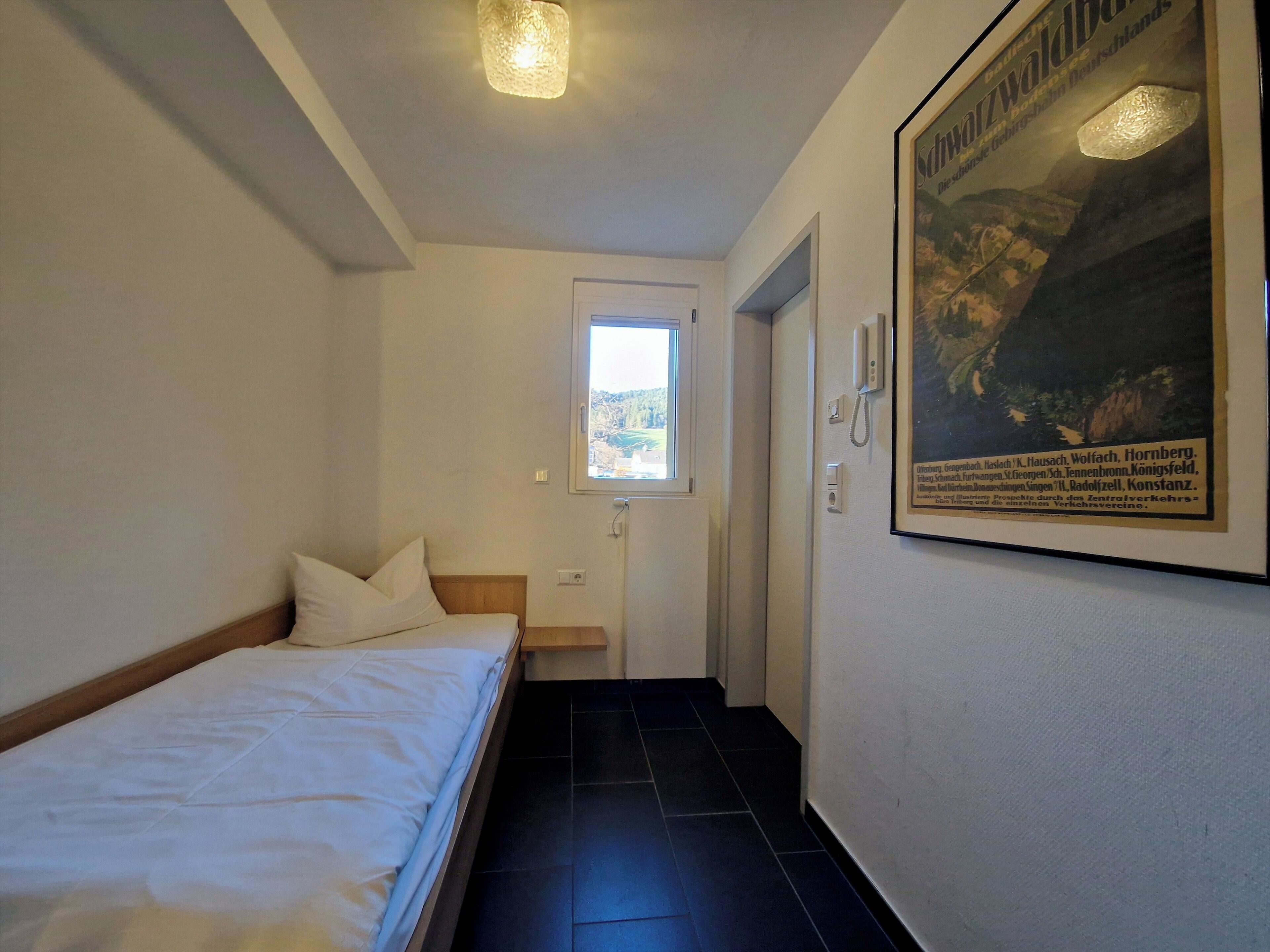 Hypo-allergenic bedding, desk, free WiFi, bed sheets